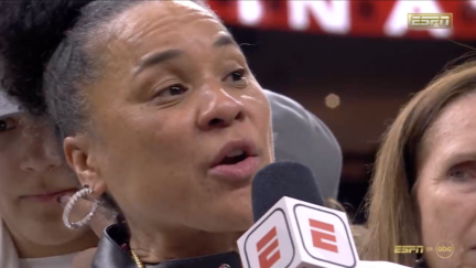 Dawn Staley praises Caitlin Clark